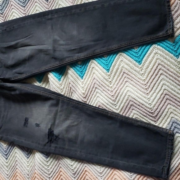 ASOS DESIGN classic rigid jeans in washed black with abrasions w 30" L 32" - Picture 5 of 13